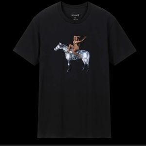 Beyoncé Renaissance Box Set Pose 3